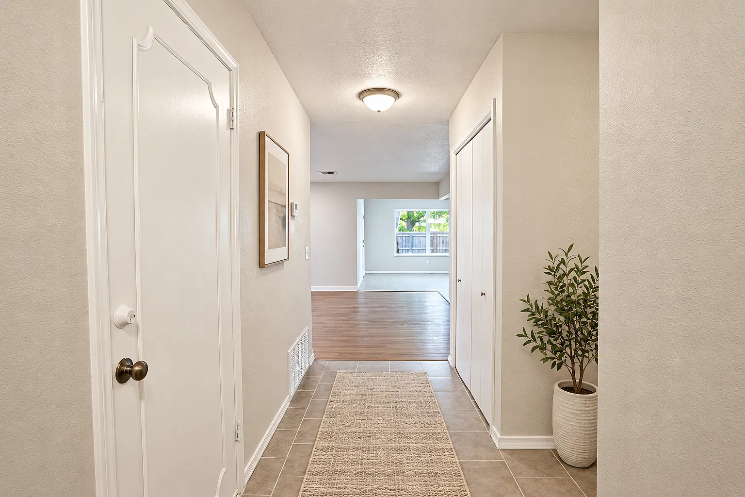 4 bed, 2010 sqft, $2,100 — Photo 2