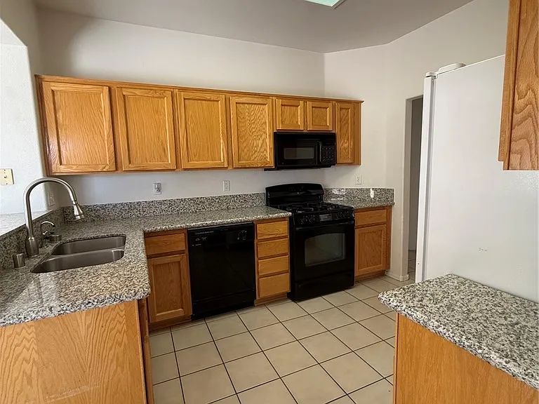 10905 Mill Cove Ave — Photo 7