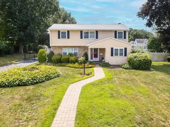 90 Crickett Rd, Brockton, MA 02301