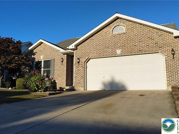3rd image of 3031 Eisenhower Dr