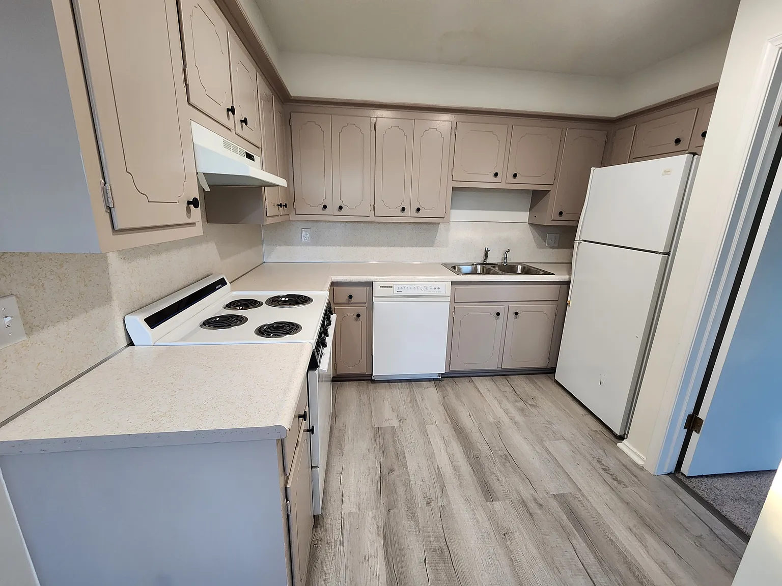 2608 Elwood Dr — Photo 1