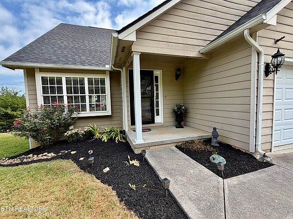 2nd image of 8435 Gardenside Ln
