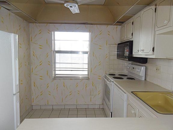 5th image of 1015 Country Club Drive #304