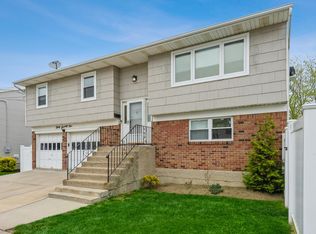3075 Morrow Rd, Oceanside, NY 11572
