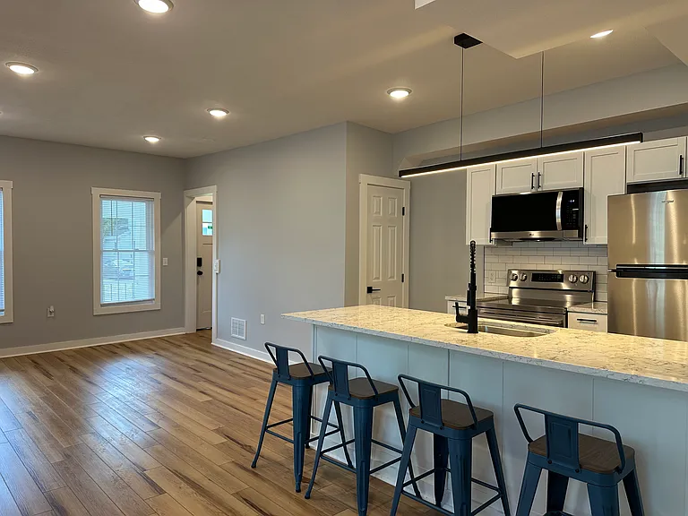 128 Caroline Ave #1 — Photo 37