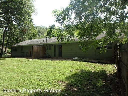 3rd image of 1605-1607 Radcliffe Dr