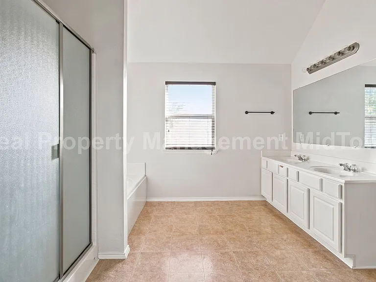 12620 Summerwood Dr — Photo 25