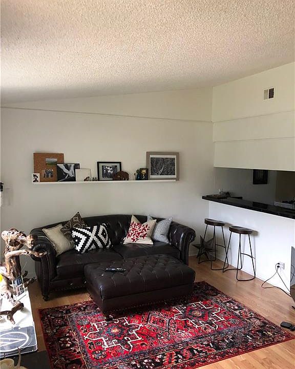 1st image of 616 W 51st St APT 102