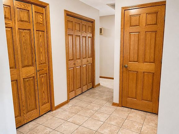 3rd image of 111 Sherwood Dr