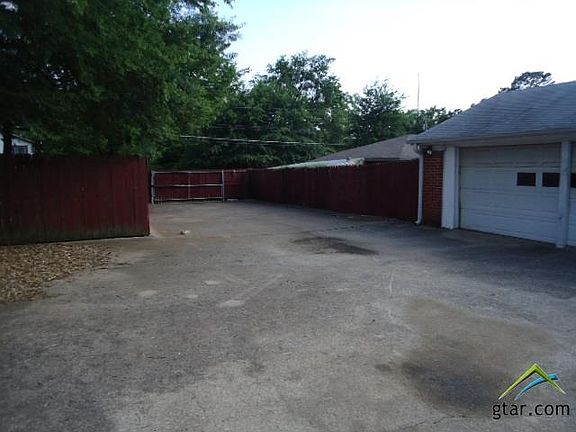 3rd image of 1207 N Englewood Ave