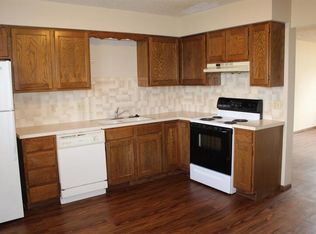 1408 E 27th Ave #A, Hutchinson, KS 67502