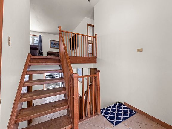 2nd image of 225 E Lincoln Ave