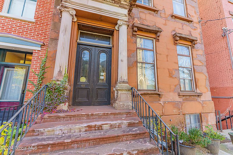 3rd image of 49 Ten Broeck Street