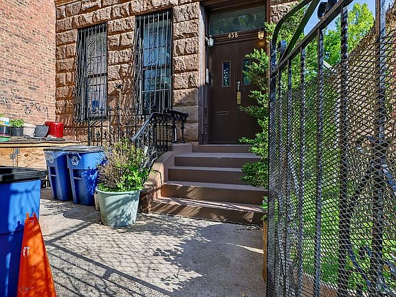 2nd image of 458 Halsey St APT 4