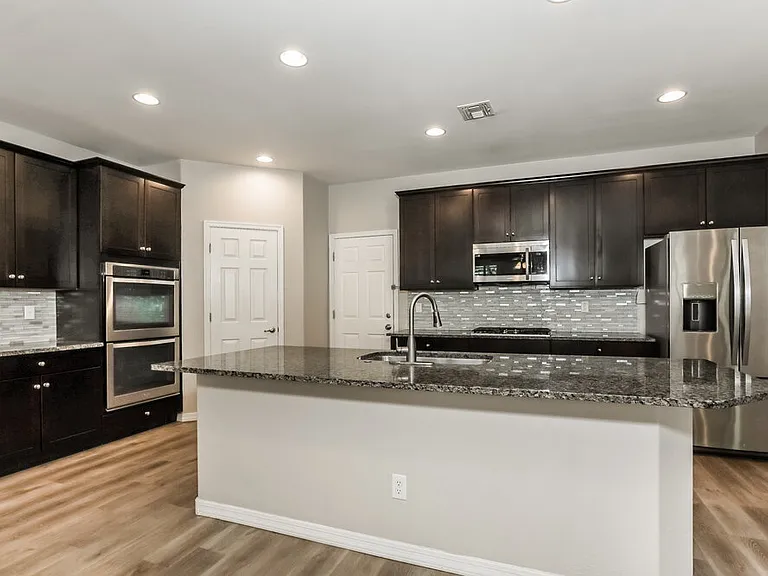 5637 E Alder Ave — Photo 7
