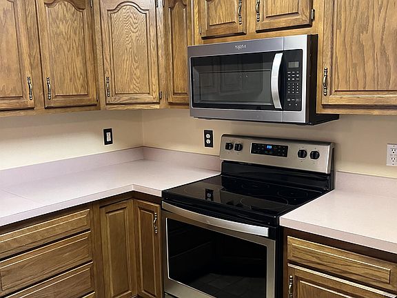 3rd image of 682-684 Armand Dr