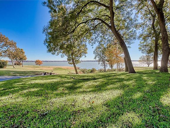 2nd image of 402 Point Royal Dr