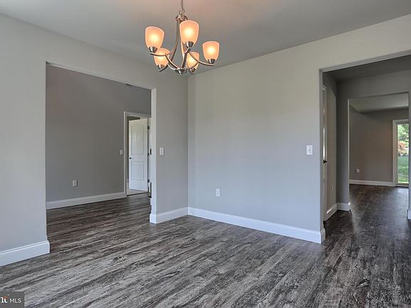 5th image of 10 Starlight Ln