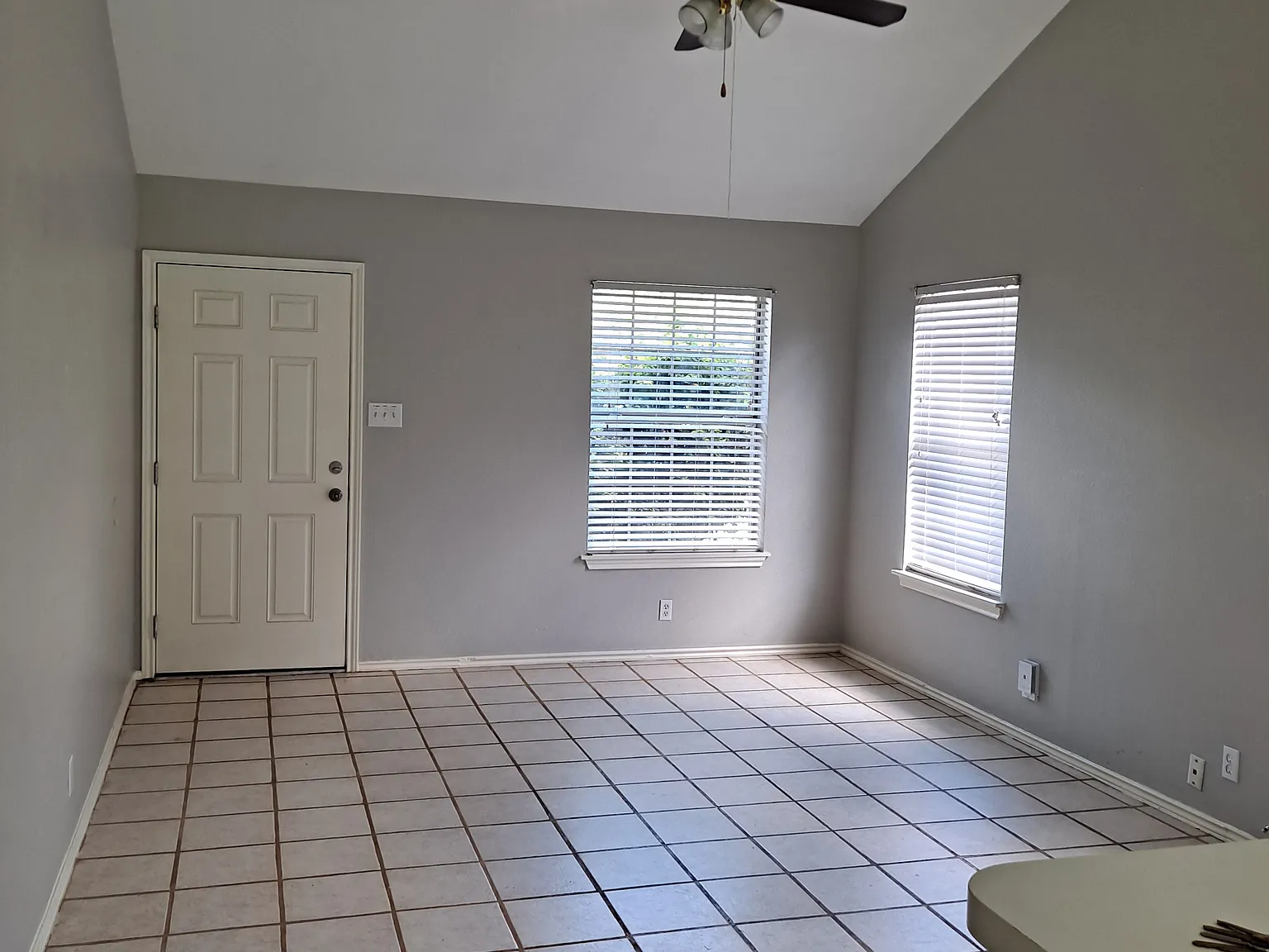 2 bed, 1100 sqft, $1,400 — Photo 3