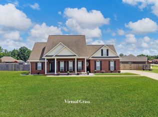 71 Jennifer Ln, Deatsville, AL 36022