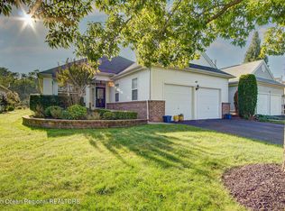 44 Narrowbrook Ct, Manalapan, NJ 07726