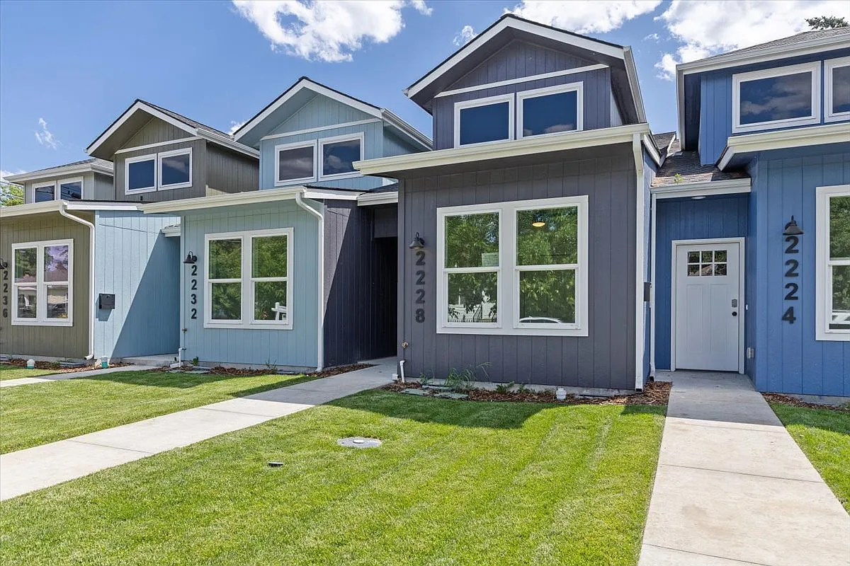 3 bed, 1220 sqft, $1,745 — Photo 1