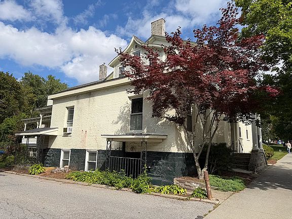 3rd image of 404 Pearl St APT 1B