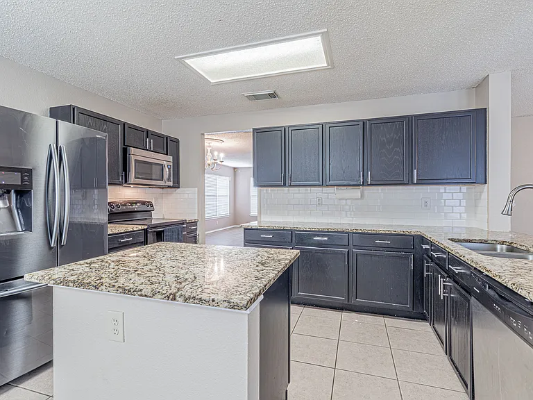 420 Ashley Park — Photo 22