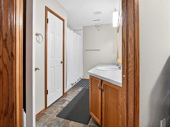 4th image of 9105 NE Crystal Lake Dr