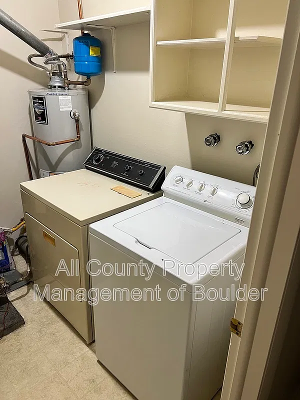 2 bed, 2.0 bath, 1400 sqft, $2,300 — Photo 4