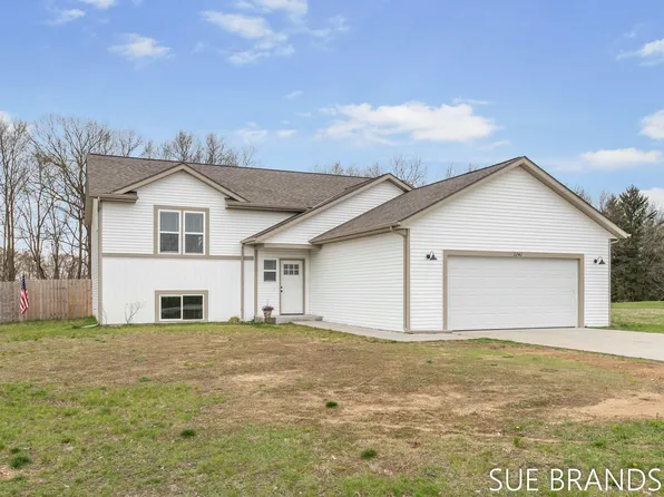 3242 Signal Point Dr, Allegan, MI 49010
