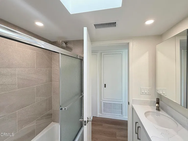 61 Redwood Ave — Photo 31