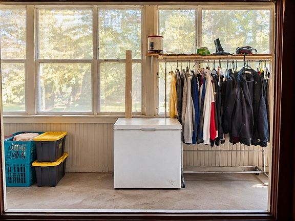 4th image of 86 Mountain View Pl