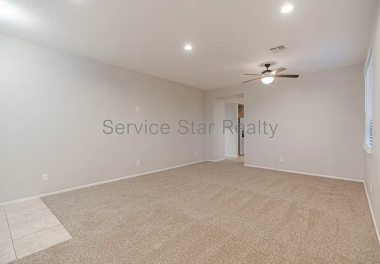 39560 N Prairie Ln — Photo 5