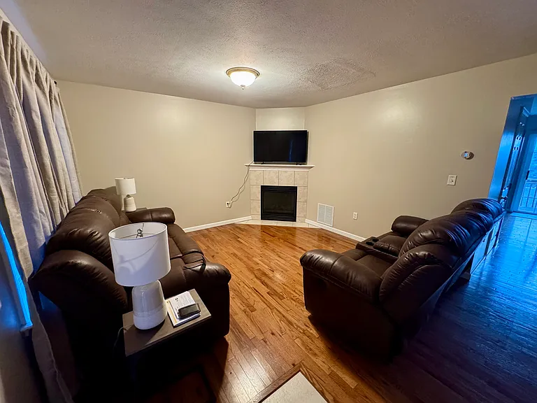 212 Birchtree Ct — Photo 5