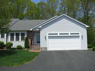 40 Quail Ridge Ln, Warwick, RI 02886