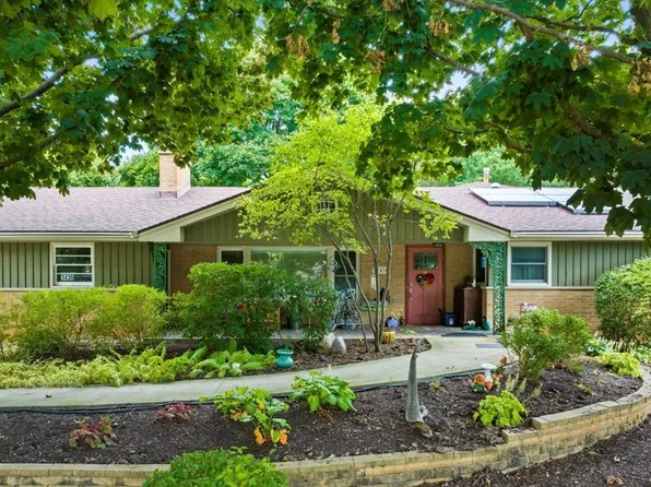 1436 Columbine Dr, Schaumburg, IL 60173