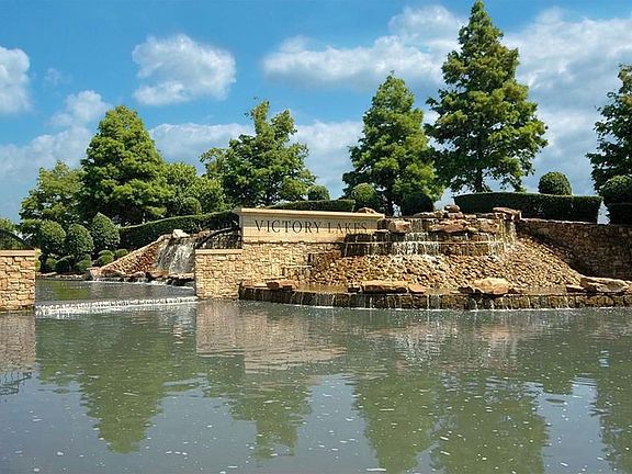  Welcome to Victory Lakes. A wonderful, family friendly community offers a ton of great amenities!