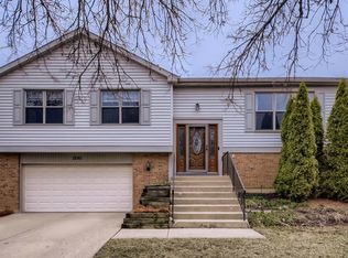 1290 John Dr, Hoffman Estates, IL 60169