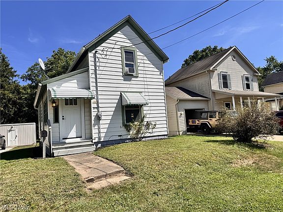 2nd image of 301 Bell St