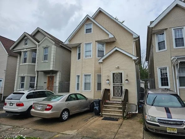 213 N Park St, East Orange City, NJ 07017