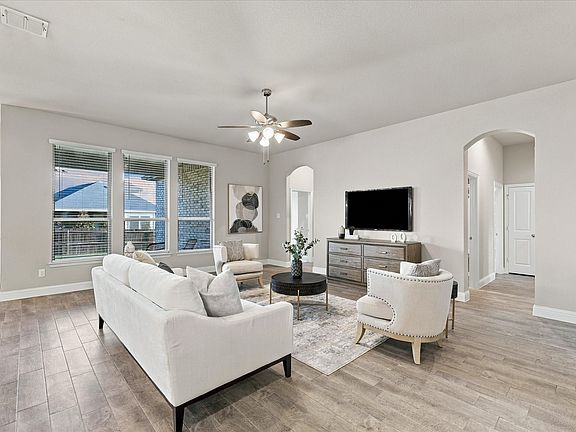 4th image of 915 Timber Ridge Dr