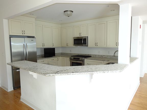 3rd image of 39 Taylor Dr Unit 3008