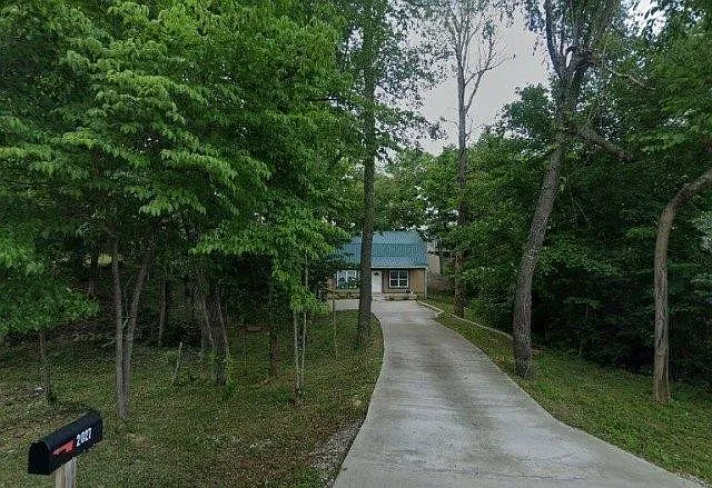 2027 Clearview Dr — Photo 1