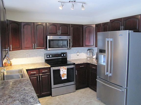 4th image of 519 N 111th Pl