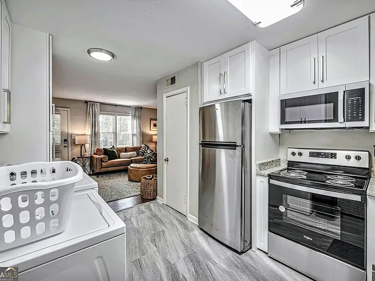 2858 Rosehill St #5 — Photo 12