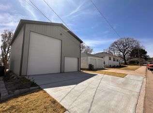 1311 W 3rd St, Mccook, NE 69001
