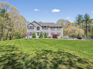 10 Essex St, Douglas, MA 01516