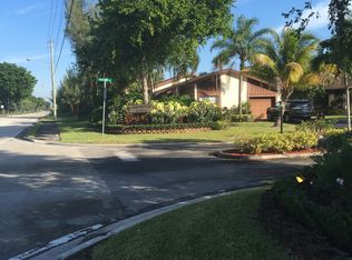 8883 Old Pine Rd, Boca Raton, FL 33433