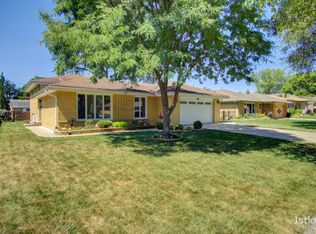906 S Edward St, Mount Prospect, IL 60056